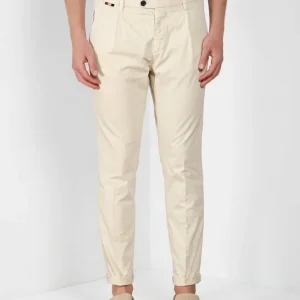 Osaka 1 Pince pantalone chino uomo in gabardina stretch carrot fit
