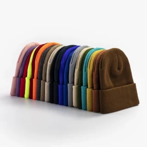 Bonnet à revers coloré